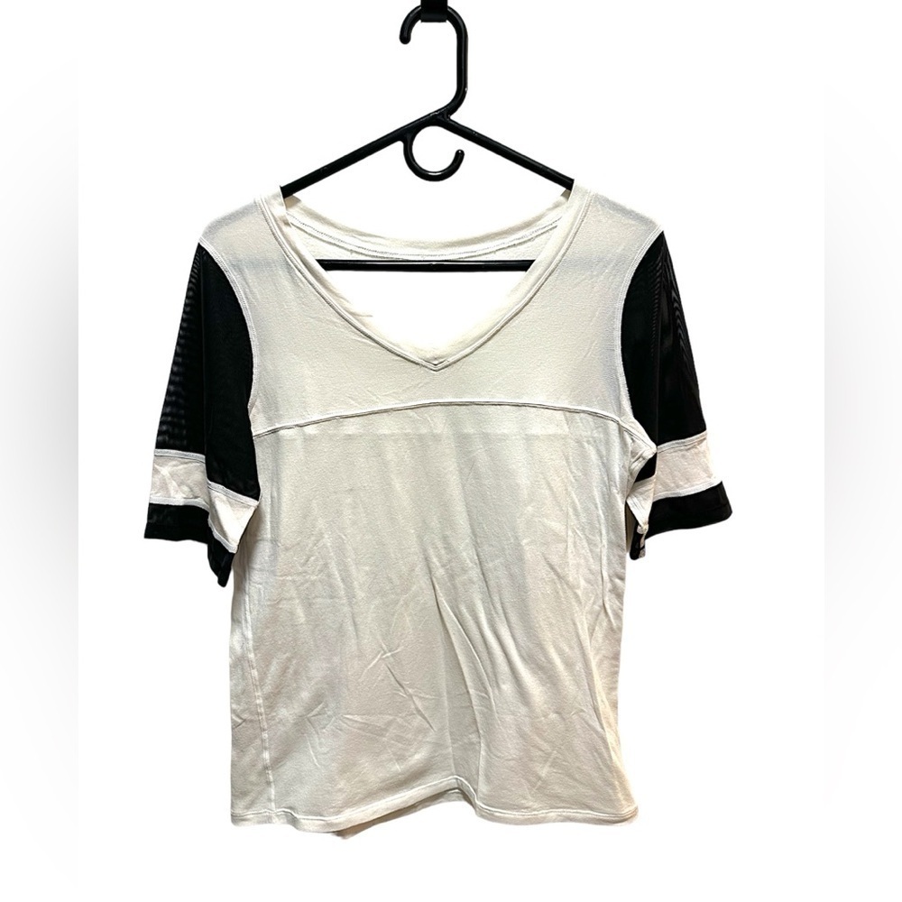 LULULEMON BLACK AND CREAM MESH SLEEVE JERSEY STYLE TOP